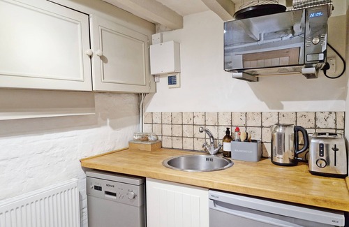 Steyning Cottage | The Milk House - a cottage that sleeps 4 guests in 2 bedrooms
