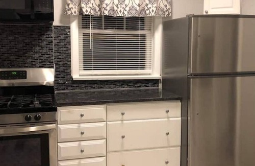Downtown Toledo House | The Mini-Mansion at bookmymansion1.com