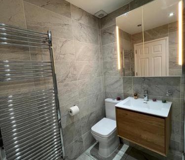 West Hendon Apartment | The Mint Green House