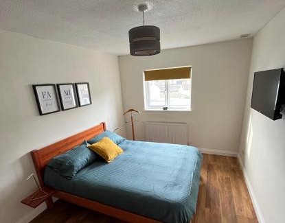 West Hendon Apartment | The Mint Green House