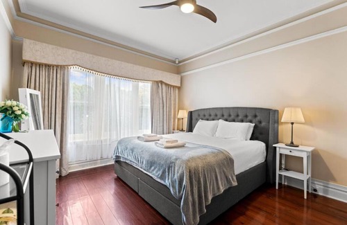 Felixstow House | The Modern Classic Holiday Home Wi-Fi Parking Cot