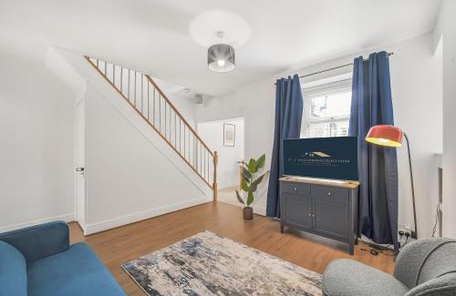 Llwchwr House | The Modern Cwtch House - Swansea