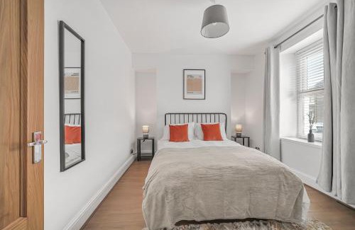 Llwchwr House | The Modern Cwtch House - Swansea