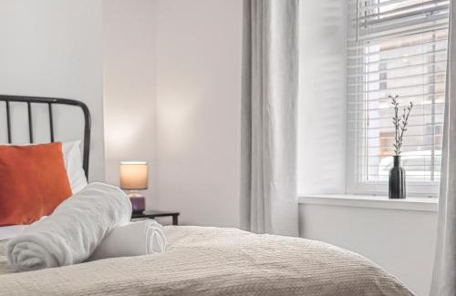 Llwchwr House | The Modern Cwtch House - Swansea