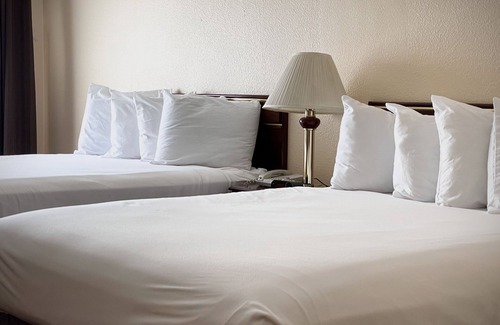 Mariposa Hotel | The Monarch Inn