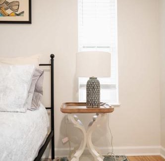 Shoreline Park House | The Moonlight Hideaway