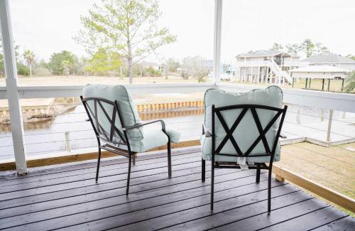 Shoreline Park House | The Moonlight Hideaway