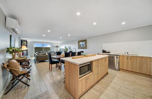 Jindabyne House | The Mountain House - Luxury 4BR Home l WiFi l Netflix l BBQ l Nespresso Machine