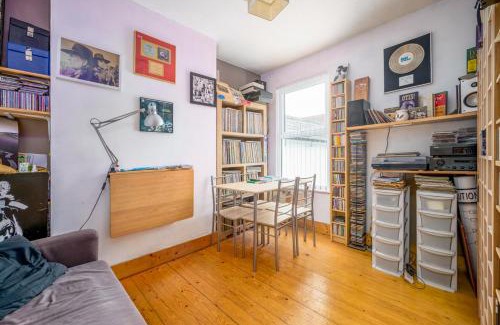 Belfast House | The Music and Poetry House