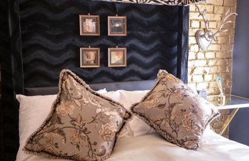 Castle Bed & Breakfast | The Music Fable