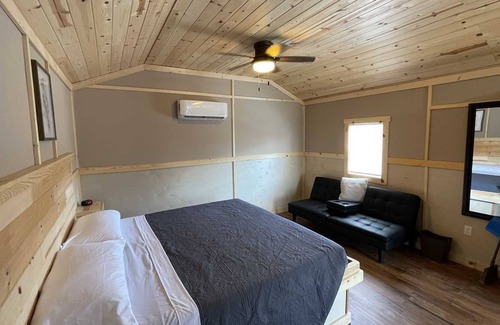 Pipe Creek Cabin | The Nest Cabin Resort - Hummingbird #7