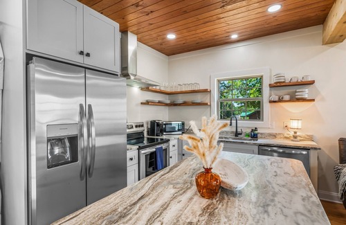 Mentone Cottage | The NEW Overlook-brand new, sleeps 6