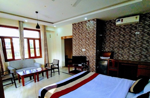 Bharatpur Hotel | The New Swaraj Resort