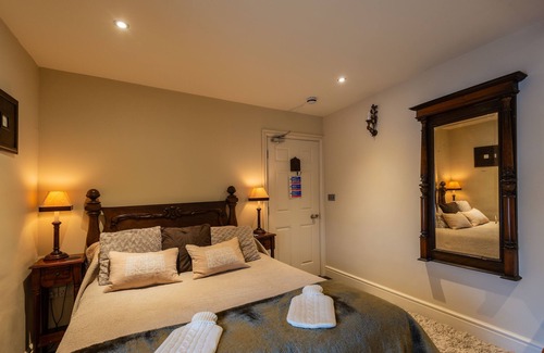 Llandovery House | The New White Lion