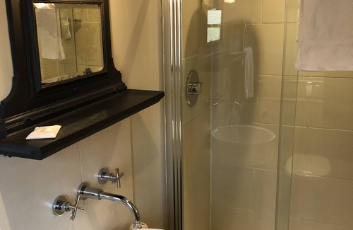 Llandovery House | The New White Lion