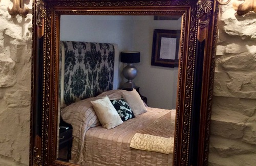 Llandovery House | The New White Lion
