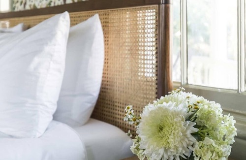 Harleston Village Bed & Breakfast | The Nicholas Veranda King Suite - Walk to King
