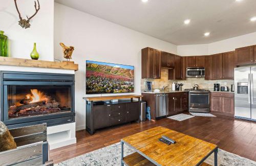 Kimball Junction House | The Nook at Newpark-Mountain days Hot tub nights