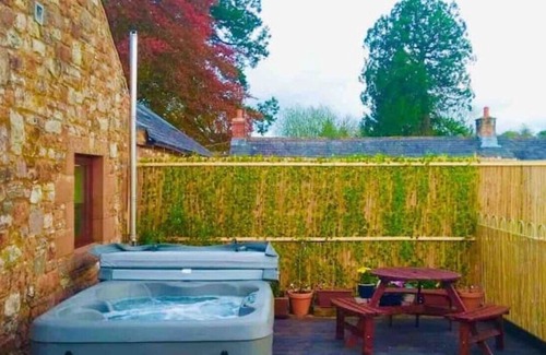Wing Cottage | The Nook. Converted Hay Store with hot tub