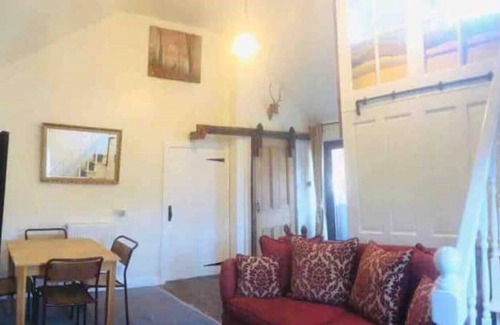 Wing Cottage | The Nook. Converted Hay Store with hot tub