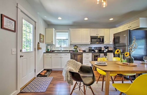 Galena House | The Nook: Downtown Galena Cottage w/hot tub & fire pit!
