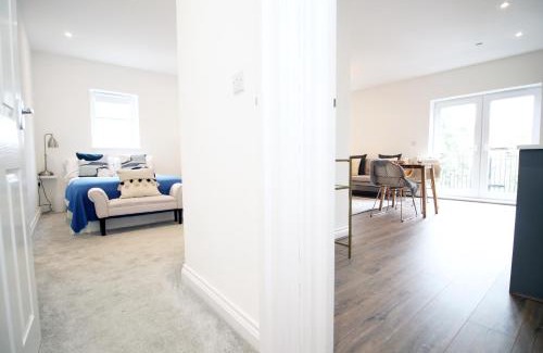 Cathays Apartment | The North - City Centre 3 Bed Flat with Parking and Balcony