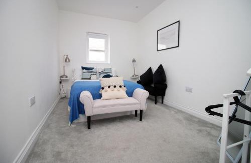 Cathays Apartment | The North - City Centre 3 Bed Flat with Parking and Balcony