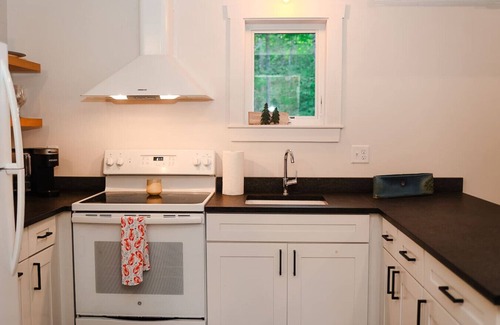 Bridgton House | The Nut House~Woods Pond