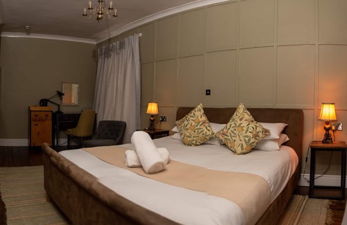 Axbridge Hotel | The Oak House