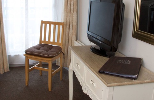 Axbridge Hotel | The Oak House