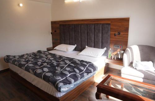 Khattalwada Hotel | The Oak & Lake View Resort By Mind My Trip