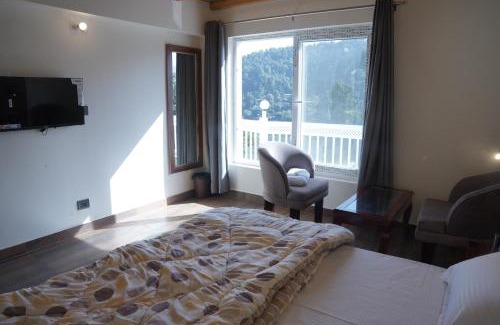 Khattalwada Hotel | The Oak & Lake View Resort By Mind My Trip