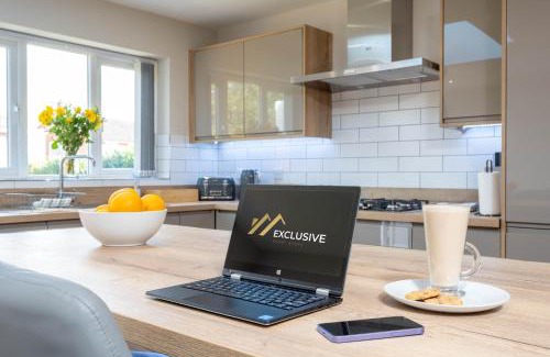 Seisdon House | The Oaklands - Luxury spacious 6-bed, near Solihull, Birmingham City, JLR, NEC, Airport, Resorts World, HS2