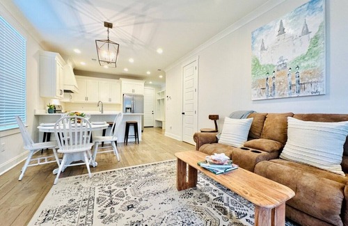 Oxford House | The Oaks, 3BR Charming Escape by Velvet Ditch Villas
