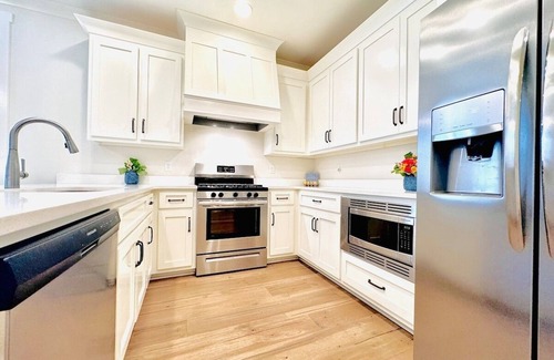 Oxford House | The Oaks, 3BR Charming Escape by Velvet Ditch Villas