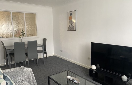 Horley Apartment | The Oaks Greenery