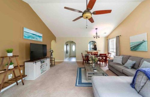 Myrtle Beach House | The Oasis w/3br/Wi-Fi/15 Minutes from the beach