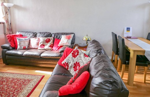 Lindale Cottage | THE OLD APPLE BARN, pet friendly, with a garden in Lindale