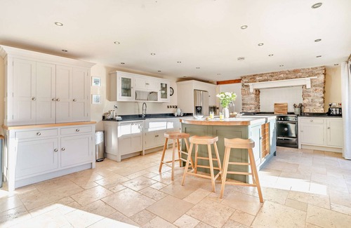 Porthcawl House | The Old Barn - Four Bedroom House, Sleeps 8