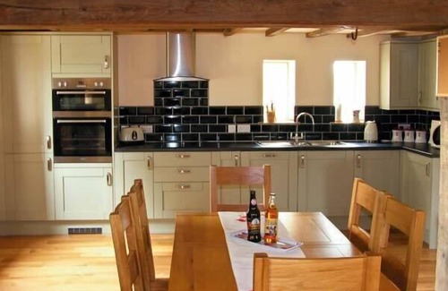 Caynham Cottage | THE OLD CIDER MILL, family friendly, with a garden in Caynham
