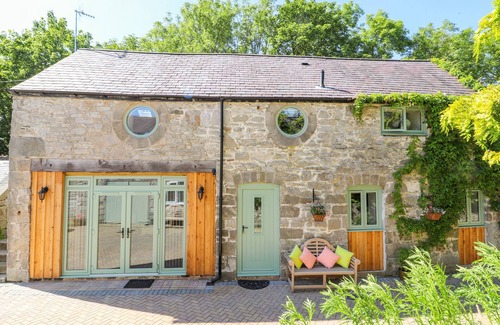 Mold Cottage | THE OLD COACH HOUSE, family friendly in Llanarmon-Yn-Ial