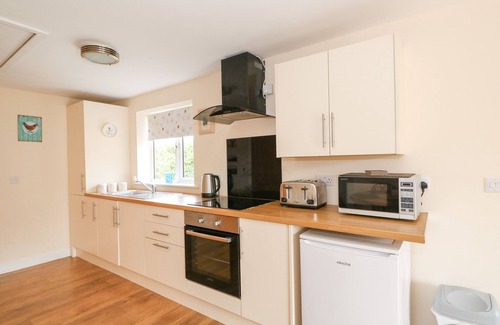 Alford Cottage | THE OLD GATE HOUSE ANNEXE, pet friendly, with a garden in Alford