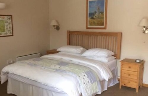 Hawkchurch Hotel | The Old Inn