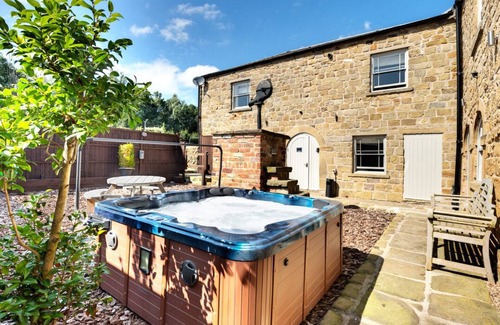 Alfreton Cottage | The Old Milking Parlour - 6 bedroom property with hot tub
