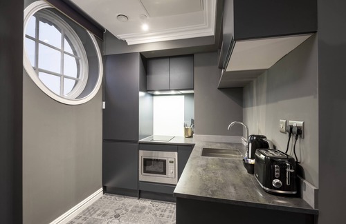 Warrington Apartment | The Old Post Office by Deuce Hotels