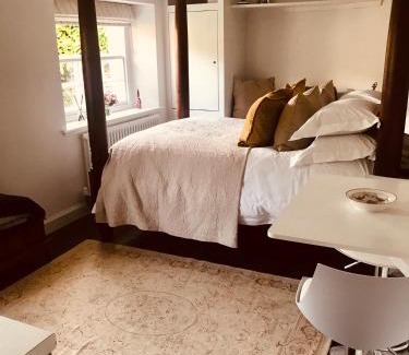 Duntisbourne Abbots House | The Old Post Office Studio Apartment in a Beautiful Cotswold Village