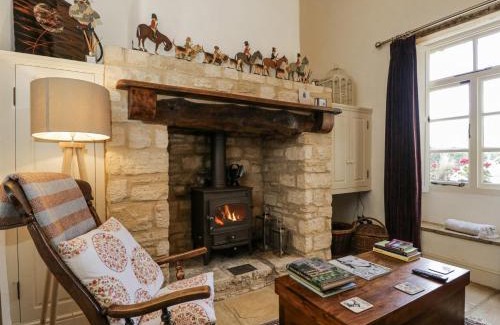 Bledington House | The Old Reading Room