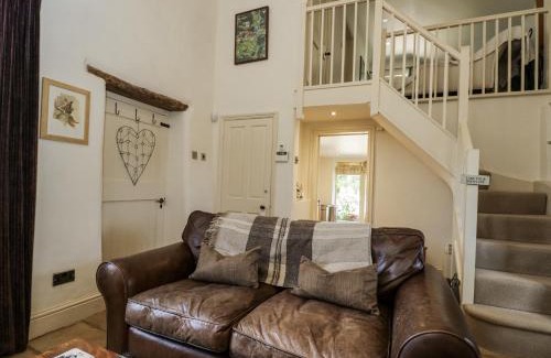Bledington House | The Old Reading Room