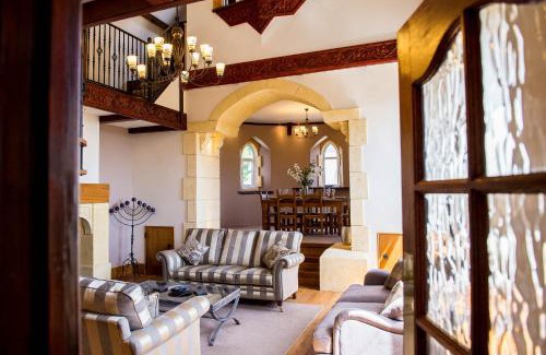 Llanybri House | The Old School - Beautiful School House, quiet location near the coast