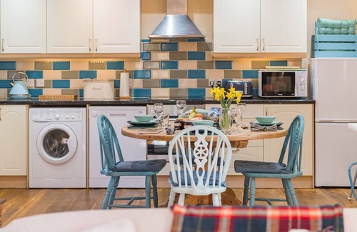 Waltham Cottage | The Old Schoolroom by Bloom Stays - sleeps 4 guests in 2 bedrooms